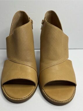 Lucky Brand Jedrek Perforated Leather Peep Toe Wedge Booties Size 10M/42 No box